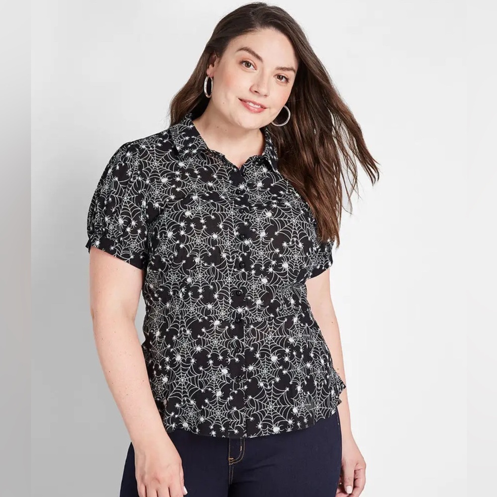 ModCloth black spiderweb/whimsigoth/witchy/Summerween short sleeve button to…